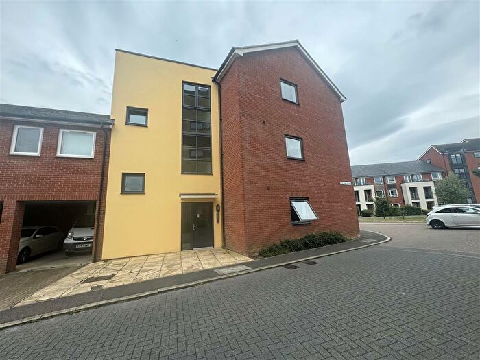 2 Bedroom Flat To Rent In Stilton Close, Aylesbury, HP19
