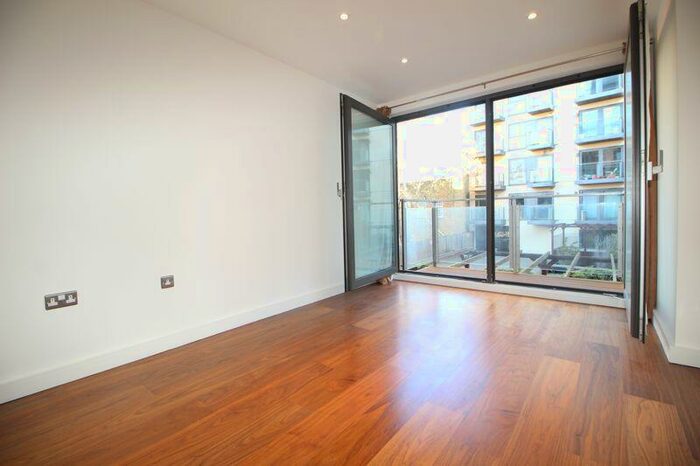 2 Bedroom Flat To Rent In High Street, Slough, SL1