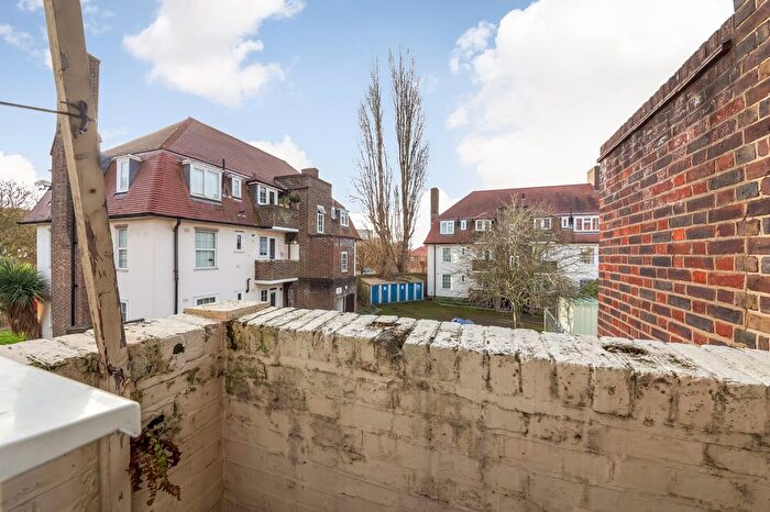 2 Bedroom Flat For Sale In Greenbay Road, London, SE7