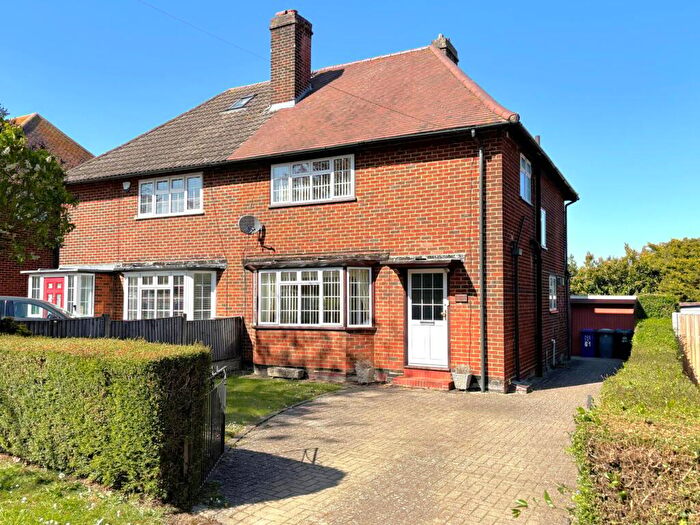 3 Bedroom Semi-Detached House For Sale In Bedford Road, Letchworth Garden City, SG6