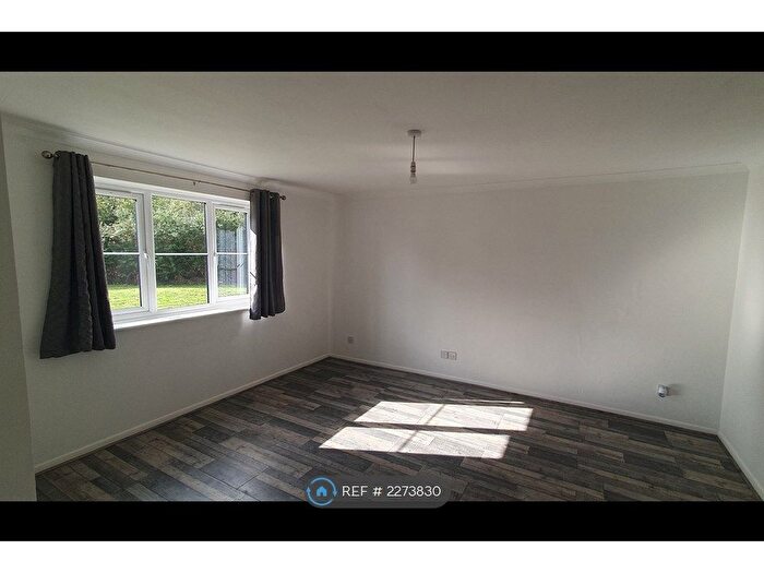 2 Bedroom Flat To Rent In Redford Close, Feltham, TW13