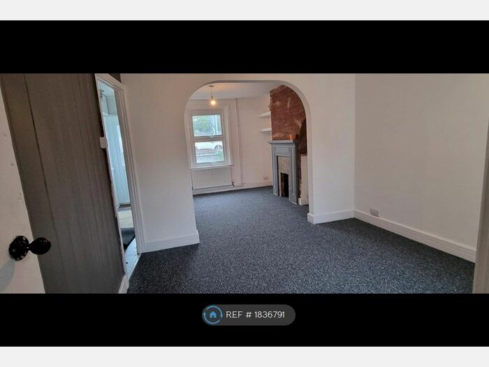 3 Bedroom Terraced House To Rent In Park Street, Aylesbury, HP20
