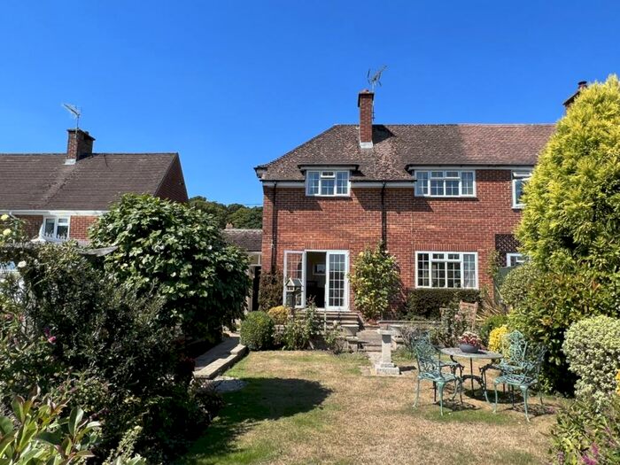 Houses for sale & to rent in SO43 7DX, Silver Street, Lyndhurst Lyndhurst