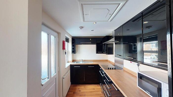 4 Bedroom House To Rent In Spring House Road, Crookes, S10