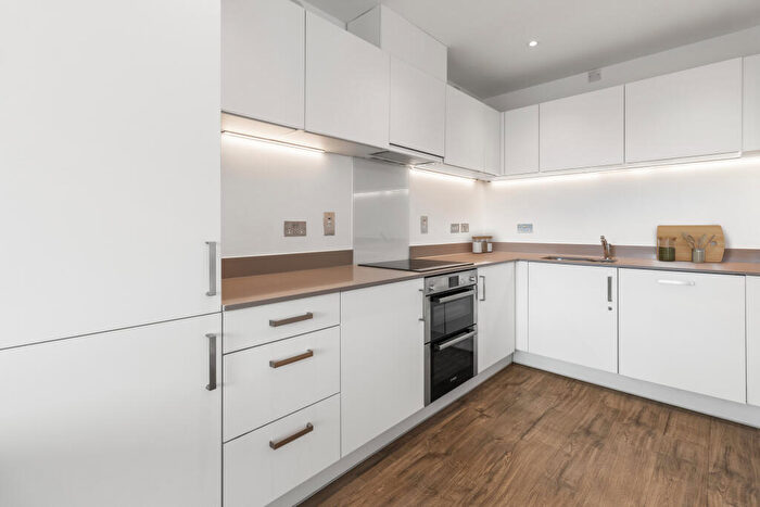 2 Bedroom Apartment To Rent In Killick Way, London, E1
