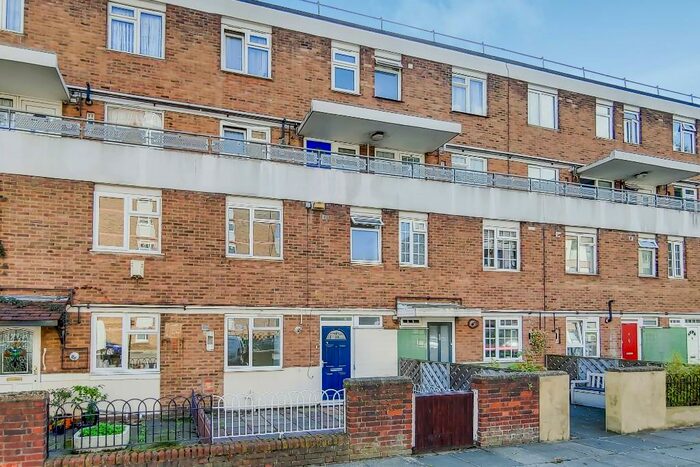 3 Bedroom Maisonette To Rent In Weymouth Terrace, London, E2