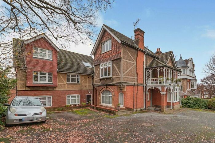 Flat To Rent In Cranes Park, Surbiton, Surrey, KT5