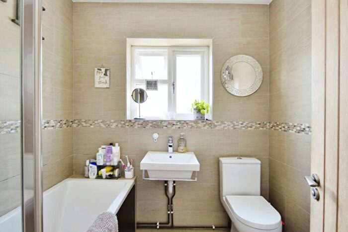 3 Bedroom Bungalow For Sale In Heath Road, Maidstone, Kent, ME16