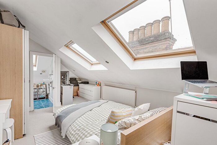 3 Bedroom Flat To Rent In New Kings Road, Hurlingham, SW6