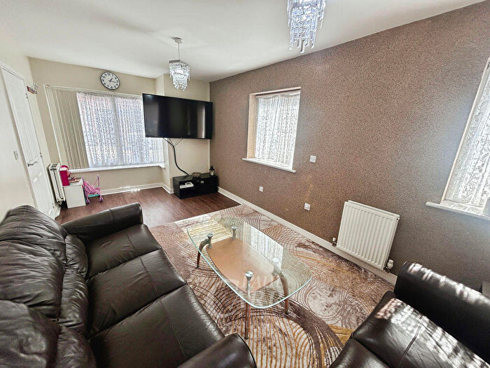 3 Bedroom Semi Detached House For Sale In Invention Aveune, Handsworth, Birmingham, B21
