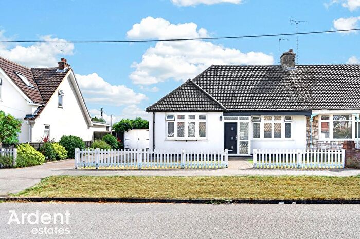 4 Bedroom Semi-Detached Bungalow For Sale In Bruce Grove, Wickford, SS11