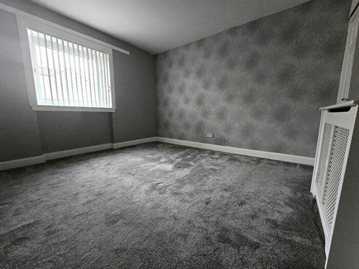 2 Bedroom Flat To Rent In Croftfoot Street, Castlemilk, Glasgow, G45