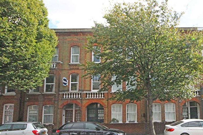 2 Bedroom Flat To Rent In Queenstown Road, London, SW8