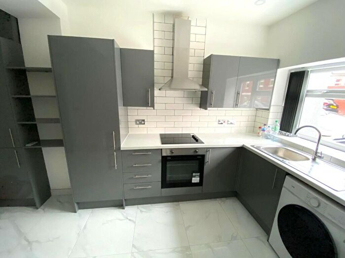 2 Bedroom Coach House To Rent In Spencer Street, Cardiff(City), CF24