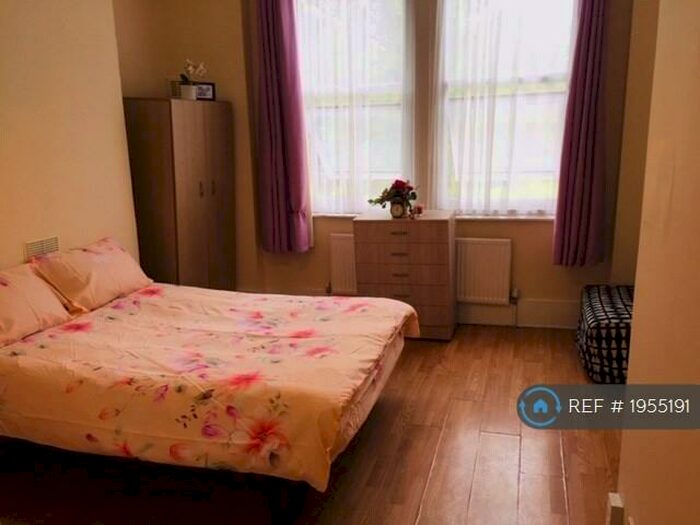 Studio To Rent In Green Lanes, London, N4