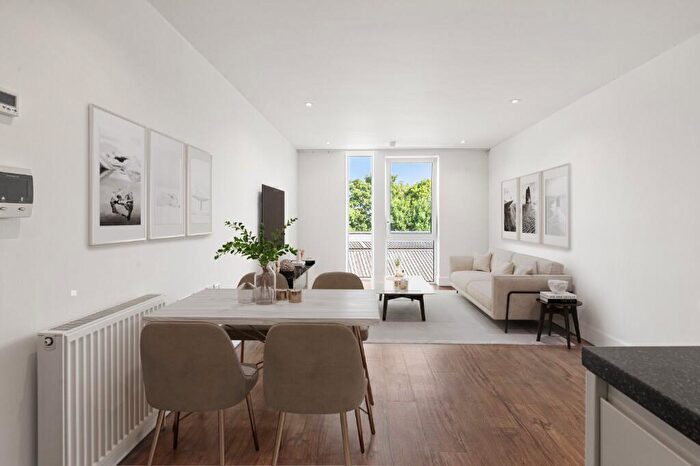 2 Bedroom Apartment To Rent In Station Approach, Epsom, Surrey, KT19