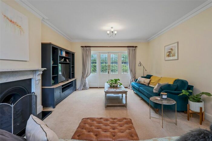 5 Bedroom Detached House For Sale In Beechwood Avenue, Weybridge, Surrey, KT13