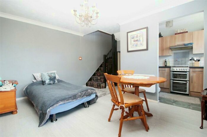 1 Bedroom House To Rent In Oak Street, Romford, RM7