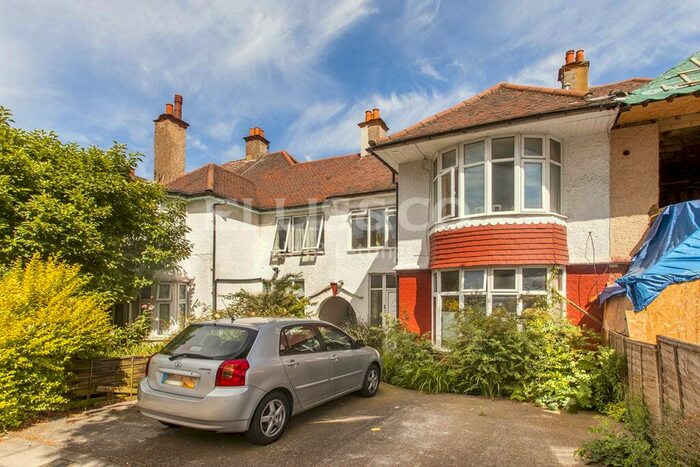 Apartment To Rent In Ashbourne Avenue, Golders Green, NW11