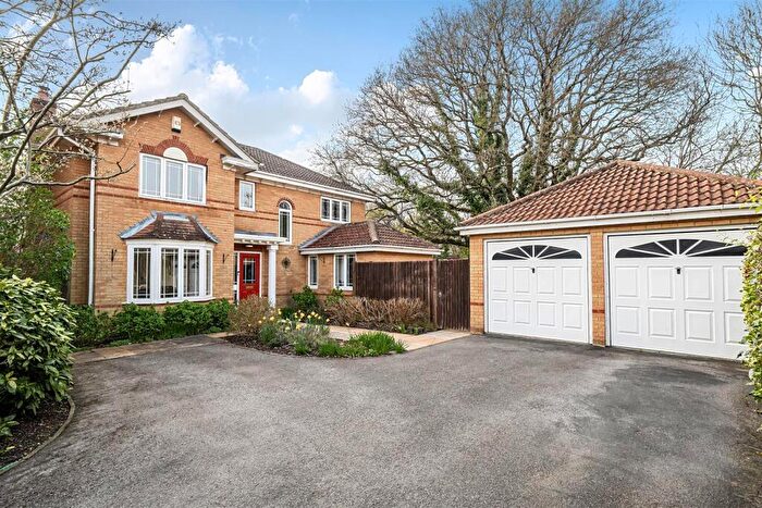 4 Bedroom Detached House For Sale In Sixpenny Close, Titchfield Common, PO14