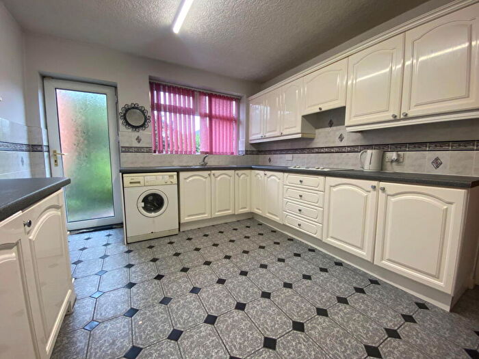 3 Bedroom Semi-Detached Bungalow For Sale In Fairfields, Garden Suburb, Oldham, OL8