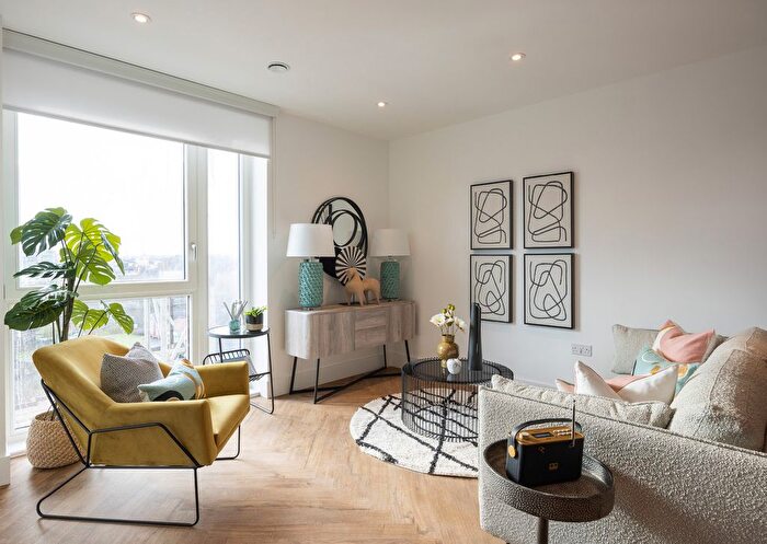 1 Bedroom Flat To Rent In Upper East, Bromley By Bow, E3