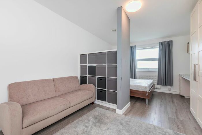 Studio To Rent In High Street, Harlesden NW10