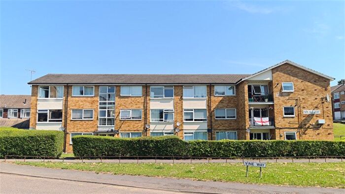 2 Bedroom Flat For Sale In Vine Way, Brentwood, CM14