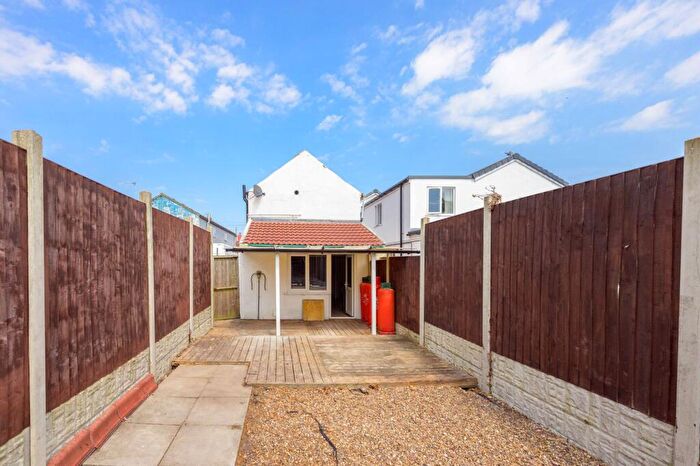 1 Bedroom Semi-Detached House For Sale In High Street, Hogsthorpe, PE24