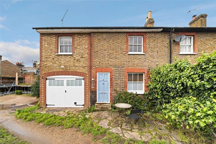 3 Bedroom End Of Terrace House For Sale In Creek Cottages, Creek Road, East Molesey, Surrey, KT8