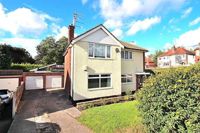 2 Bedroom Flat For Sale In Grange Crescent, Halesowen, B63