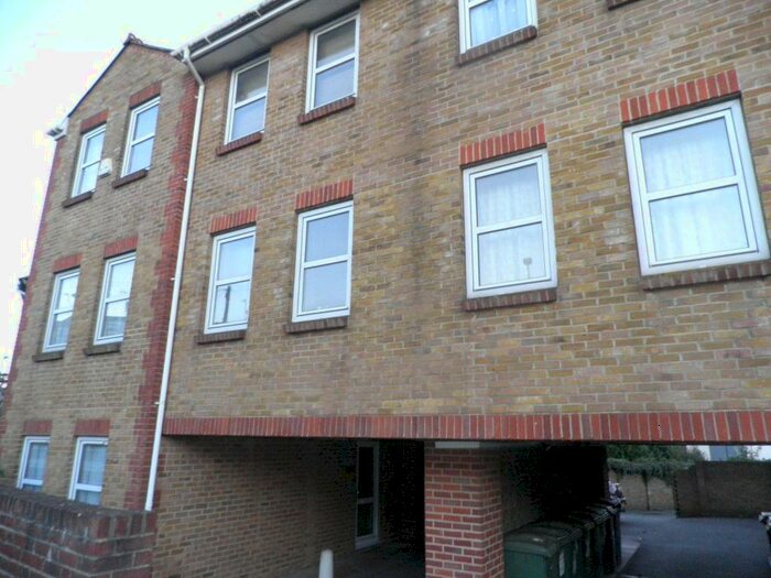 Flat To Rent In Hartnup Street, Maidstone, ME16