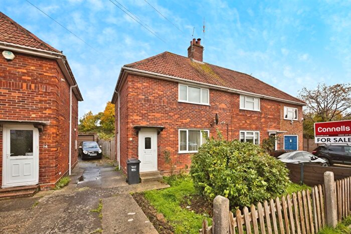 3 Bedroom Semi Detached House For Sale In Preston Grove, Yeovil, BA20