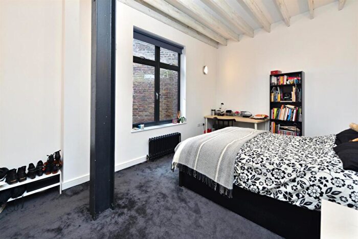 2 Bedroom Apartment To Rent In City Garden Row, Islington, London, N1