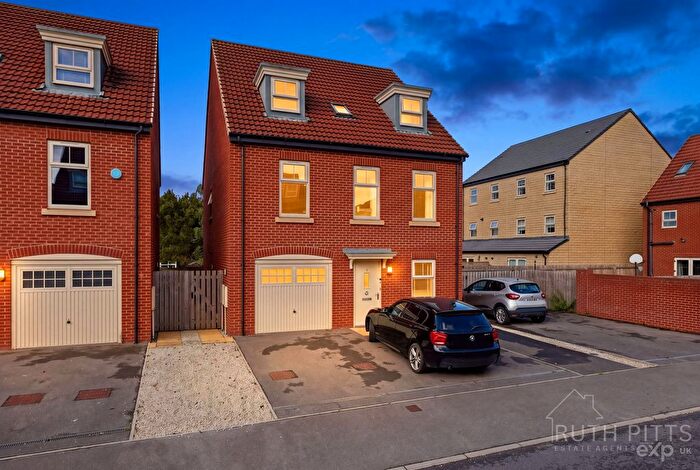 4 Bedroom Detached House For Sale In Seals Drive, Ackworth, WF7