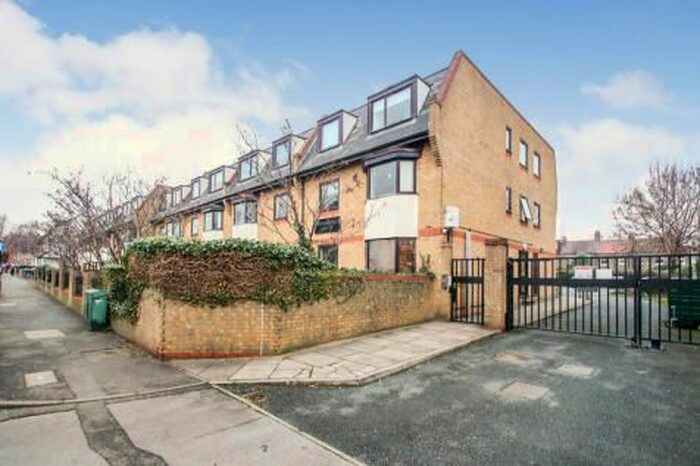 1 Bedroom Flat To Rent In Fillebrook Road, London, E11