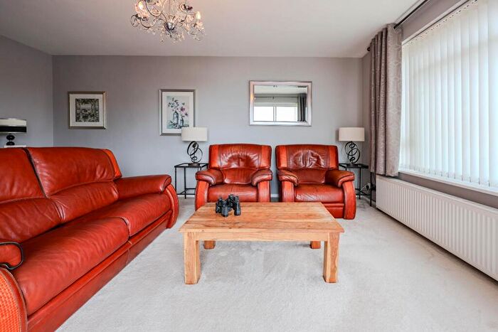 2 Bedroom Flat For Sale In Eastern Esplanade, Thorpe Bay, Southend-On-Sea, SS1