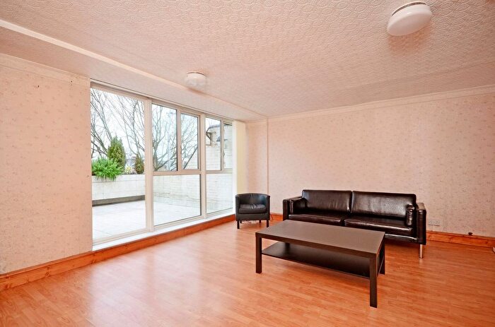 3 Bedroom Maisonette To Rent In Bruckner Street, Queen's Park, London, W10