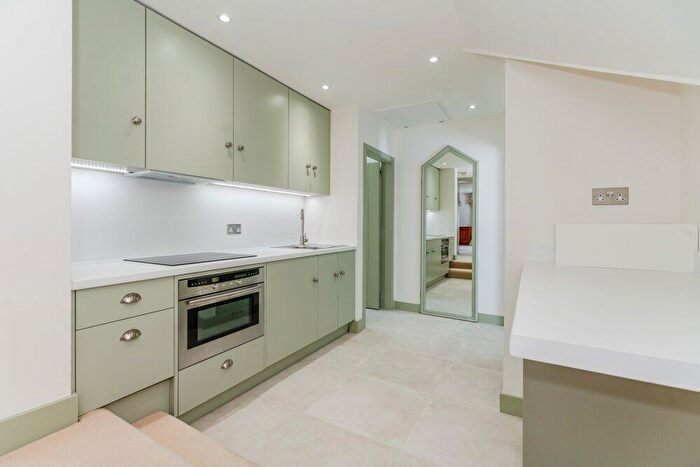 1 Bedroom Flat To Rent In Hedgerley Lane, Gerrards Cross, Buckinghamshire, SL9