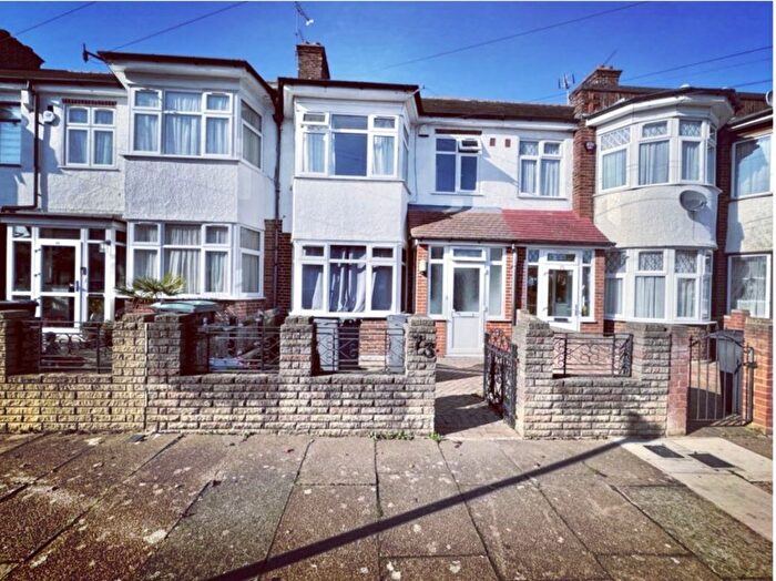 3 Bedroom Terraced House To Rent In Stirling Road, London, N22