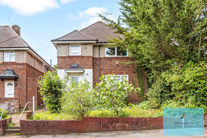2 Bedroom Flat For Sale In Downland Drive, Hove, BN3
