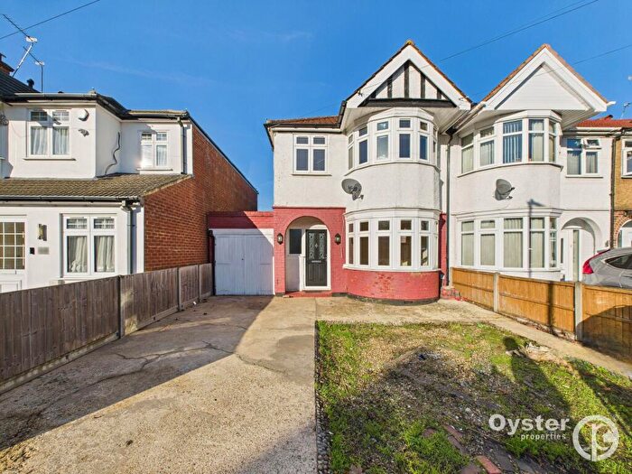 3 Bedroom End Of Terrace House For Sale In Hartford Avenue, Harrow, HA3