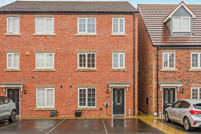 4 Bedroom Semi Detached House For Sale In Craig Hopson Avenue, Castleford, West Yorkshire, WF10