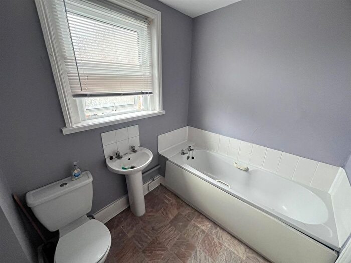 5 Bedroom Flat To Rent In Exeter Road, Southsea, PO4