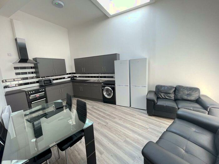 4 Bedroom Apartment To Rent In Market Place, Loughborough, LE11