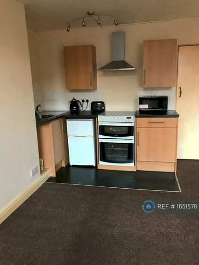 1 Bedroom Flat To Rent In Sherwood Place, Bradford, BD2