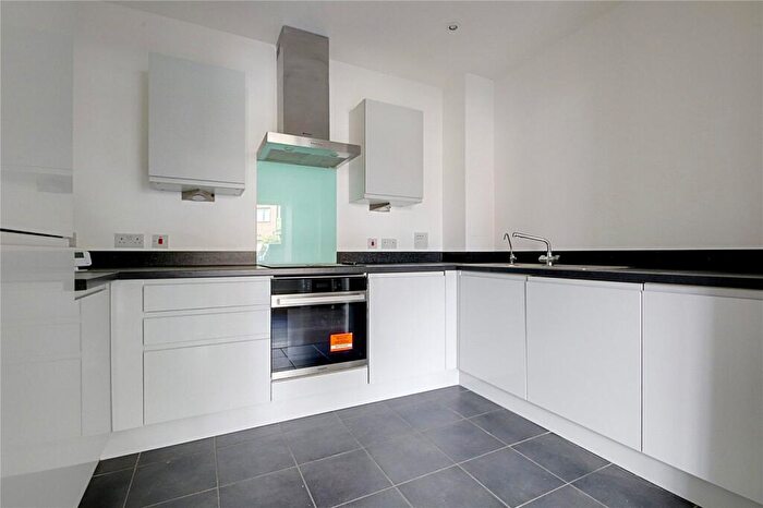 2 Bedroom Flat For Sale In Dairy Close, Enfield, EN3