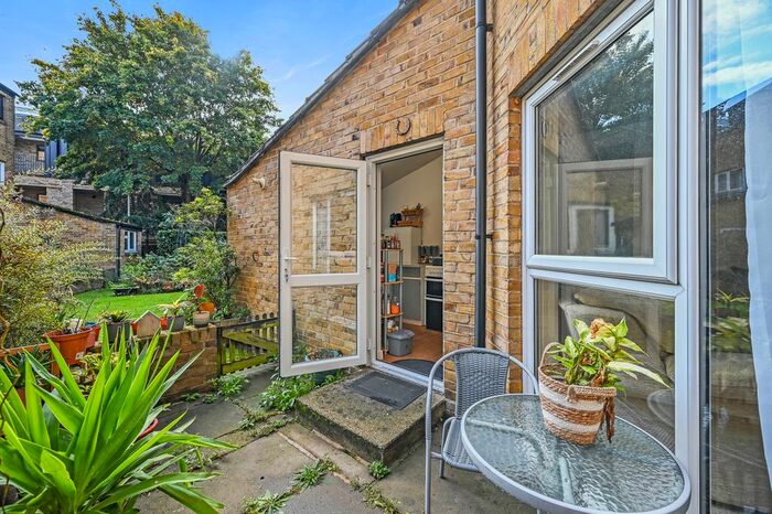 1 Bedroom Maisonette To Rent In Lawn Road, Uxbridge, UB8