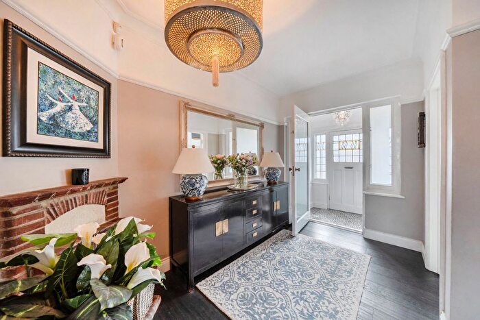 5 Bedroom Semi Detached House For Sale In Creighton Avenue, London, N10