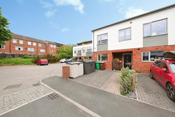 3 Bedroom Semi-Detached House For Sale In Tasmania Close, Nottingham, NG2